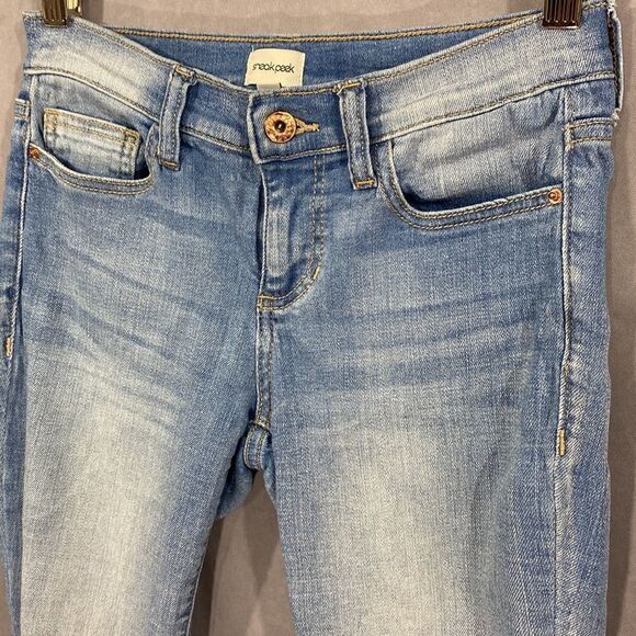 Sneak Peek Low-rise Distressed Skinny Jeans - Picture 5 of 9
